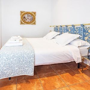 Habitación Estándar con Cama Queen